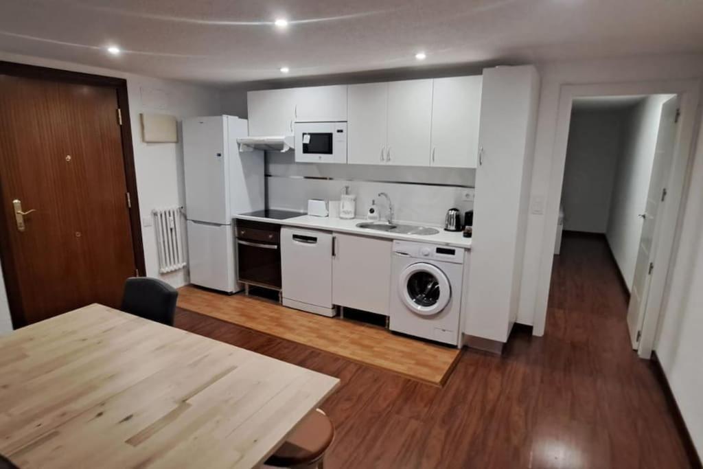Apartmán Piso Nuevo Centro Doctor Casal Oviedo Exteriér fotografie